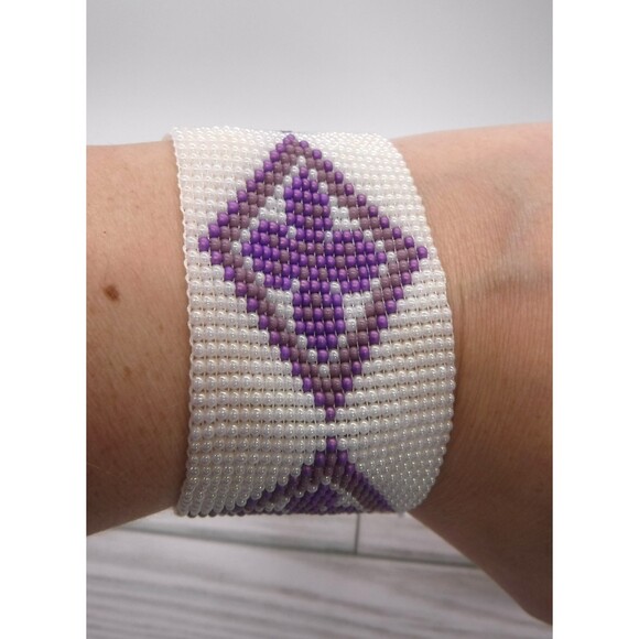 Loom Beaded Bracelet Pearl & Purple - Picture 1 of 4